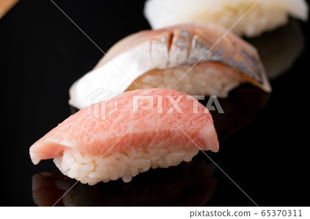 Handful of horse mackerel, squid, tuna big toro Handful of horse mackerel, squid, tuna big toro 65370311