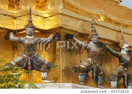 Thai royal palace 65372619