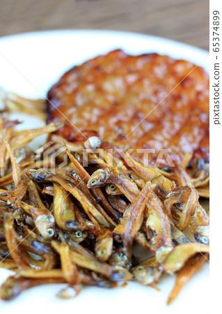 Fried giant catfish and pile of Deep fried small 65374899