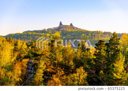 Trosky castle ruins. Two towers of old medieval castle on the hill. Landscape of Bohemian Paradise, Czech: Cesky raj, Czech Republic 65375225