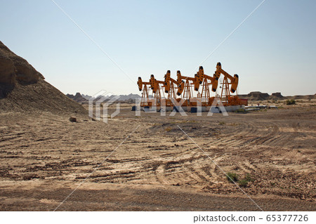 新疆油田開採設施。 2019/8/29 65377726