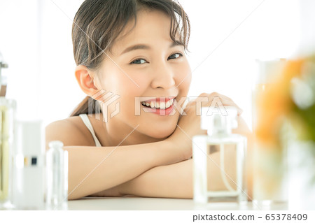 Young, beautiful, nice woman, skin care, beauty, and cosmetics Young, beautiful, nice woman, skin care, beauty, and cosmetics 65378409