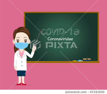 戴著面具的女醫生醫生在黑板前解釋女醫生|新的冠狀病毒感染COVID-19 65382600