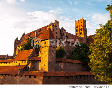 Malbork castle in the evening Malbork castle in the evening 65383415