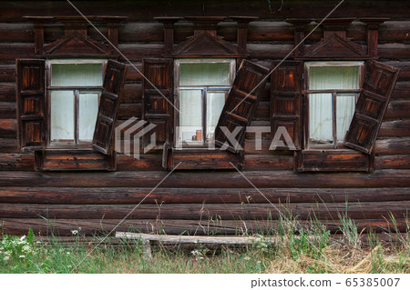 Windows of an old wooden hut in the village Windows of an old wooden hut in the village 65385007