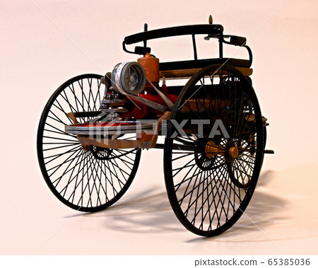 Plastic model of car 65385036