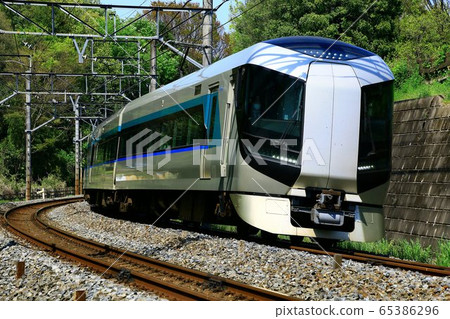 Express Liberty that runs fast on Nikko Road 65386296