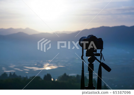 The sea of clouds, nature, and superb scenery await. Let's go on a photography trip The sea of clouds, nature, and superb scenery await. Let's go on a photography trip 65387096