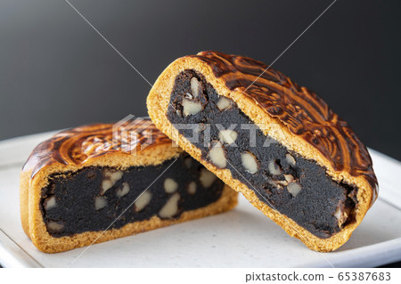 月餅中國糖果黑色背景 65387683