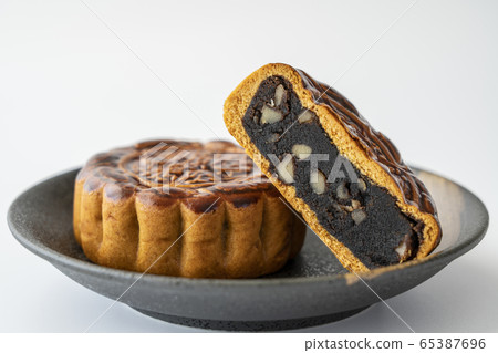 Tsukimochi Chinese confectionery white background Tsukimochi Chinese confectionery white background 65387696