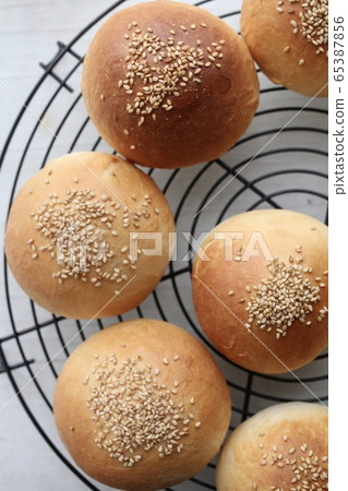 自製米粉麵包，無麩質且防過敏的麵包 65387856