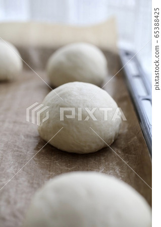 Bench time for making rice flour bread Making gluten-free bread Bench time for making rice flour bread Making gluten-free bread 65388425