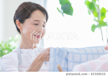 中年女人洗衣 中年女人洗衣 65389010