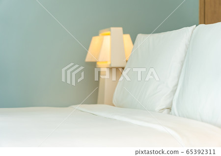 Pillow and blanket on bed with light lamp decoration interior 65392311