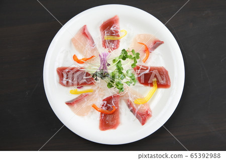 Carpaccio of tuna and amberjack 65392988
