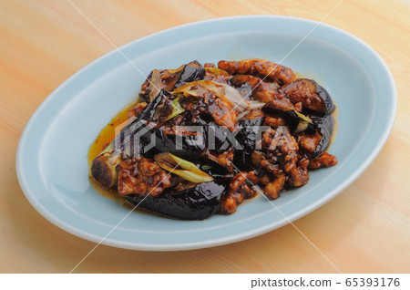 Stir-fried spicy pork and eggplant 65393176