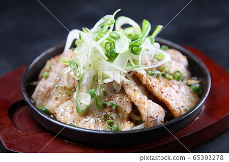 Teppan-grilled pork Teppan-grilled pork 65393278