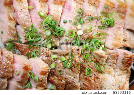 Teppan-grilled pork Teppan-grilled pork 65393316