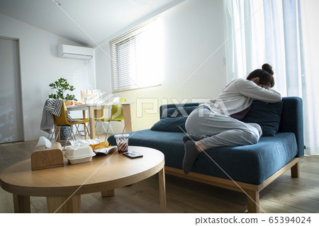 Depressed woman 65394024