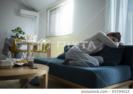 Depressed woman 65394025