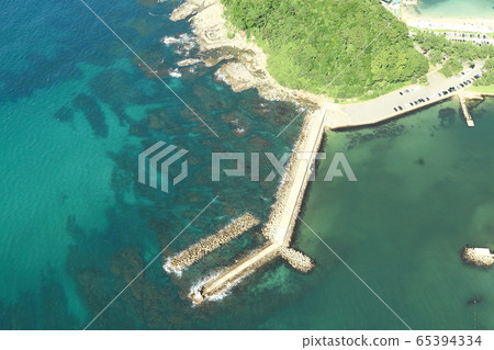 竹野禦舍停車場和防波堤[空中照片] 65394334