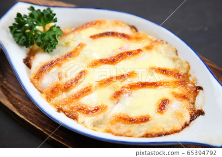 Cheese gratin Cheese gratin 65394792