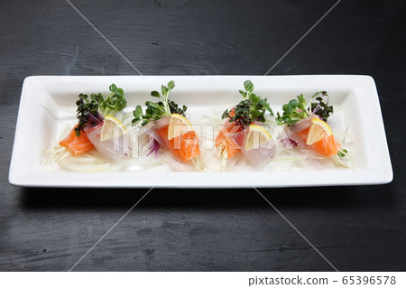 鯛魚和鮭魚薄片 鯛魚和鮭魚薄片 65396578