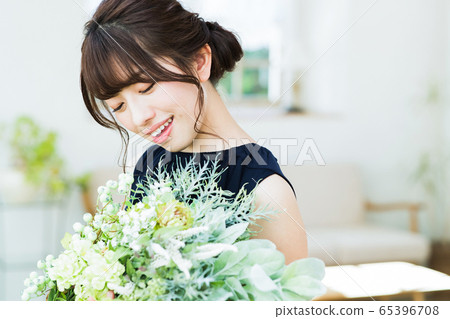 Female Flower Flower Arrangement Botanical Lifestyle 65396708