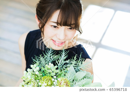 Female Flower Flower Arrangement Botanical Lifestyle 65396718