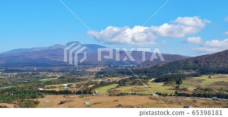 Jeju Island on a clear day 65398181