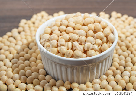 Dried soybeans (dry matter, soybeans), isoflavone, a raw material for miso in Japan! Dried soybeans (dry matter, soybeans), isoflavone, a raw material for miso in Japan! 65398184