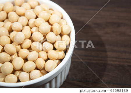 Dried soybeans (dry matter, soybeans), isoflavone, a raw material for miso in Japan! Dried soybeans (dry matter, soybeans), isoflavone, a raw material for miso in Japan! 65398189