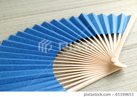 Blue fan 65399653