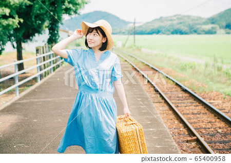 Travel homecoming summer vacation 65400958