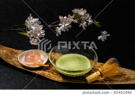 Japanese sweets and cherry blossoms Japanese sweets and cherry blossoms 65401990