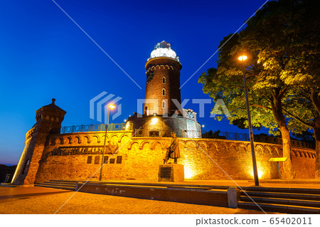 Night view of the lighthouse in Kolobrzeg, West Night view of the lighthouse in Kolobrzeg, West 65402011