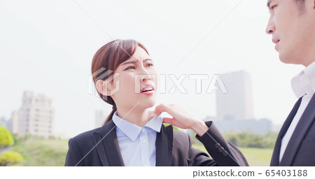 Businesspeople feel hot Businesspeople feel hot 65403188