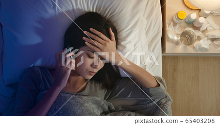 woman sick and has fever 65403208