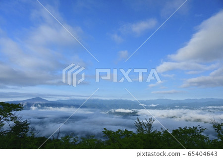 Mount Buko on the sea of clouds over the Chichibu basin from the Mt. 65404643