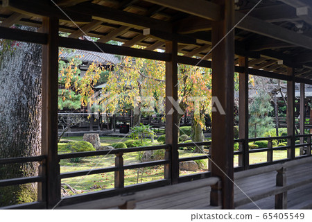 Daikakuji Village Rain Corridor-5 65405549