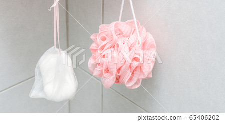 Soap and soft pink bath puff Soap and soft pink bath puff 65406202