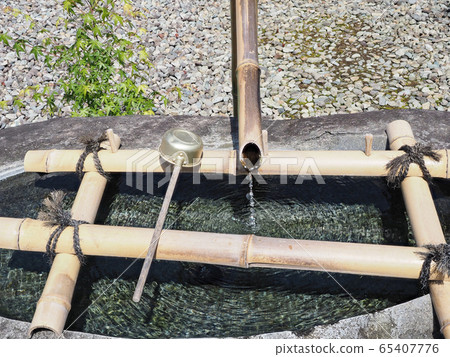 Temple water 65407776