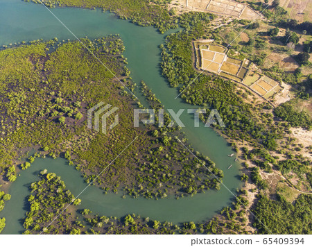 Aerial view of the water coast line at East Pemba island Near to Mkangale in Zanzibar Archipelago, Tanzania, Indian ocean 65409394