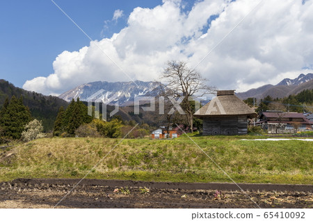 National Park Daisen and thatched hut _Spring 65410092
