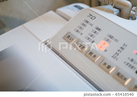 Washing machine in operation 65410540