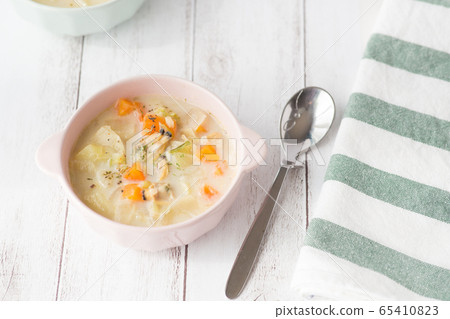Clam chowder 65410823