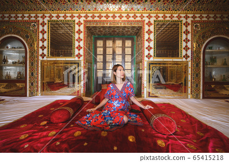 Portrait of young woman in Jaipur City Palace 65415218