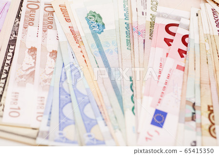 International currencies 65415350