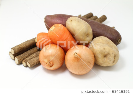 一套五個秋季蔬菜根菜類，白色背景 65416391