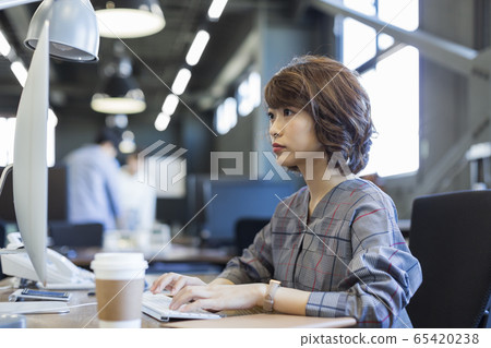 Business woman Business woman 65420238